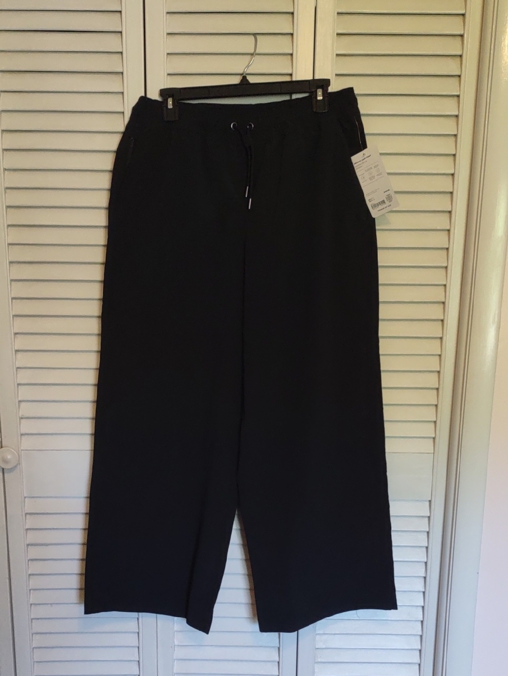 NWT Athleta Midday Crop Pant Size MT M Tall  Medium Black
